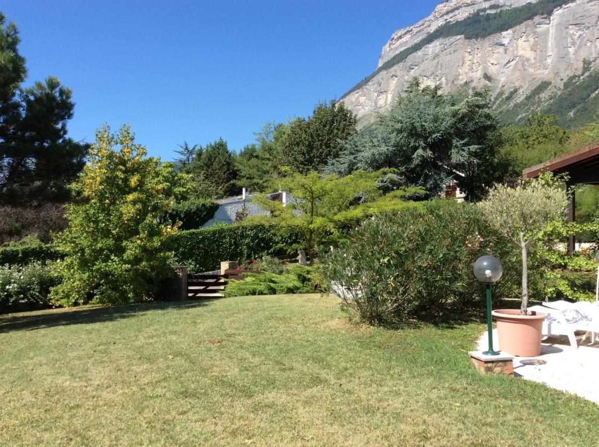Villa Avec Vue Biviers Exterior photo